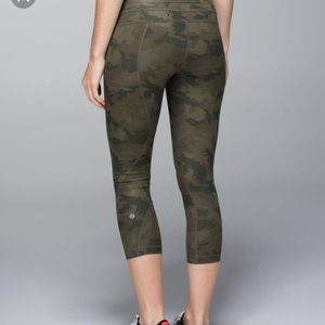 Lululemon “Speed Up Crop Leggings”